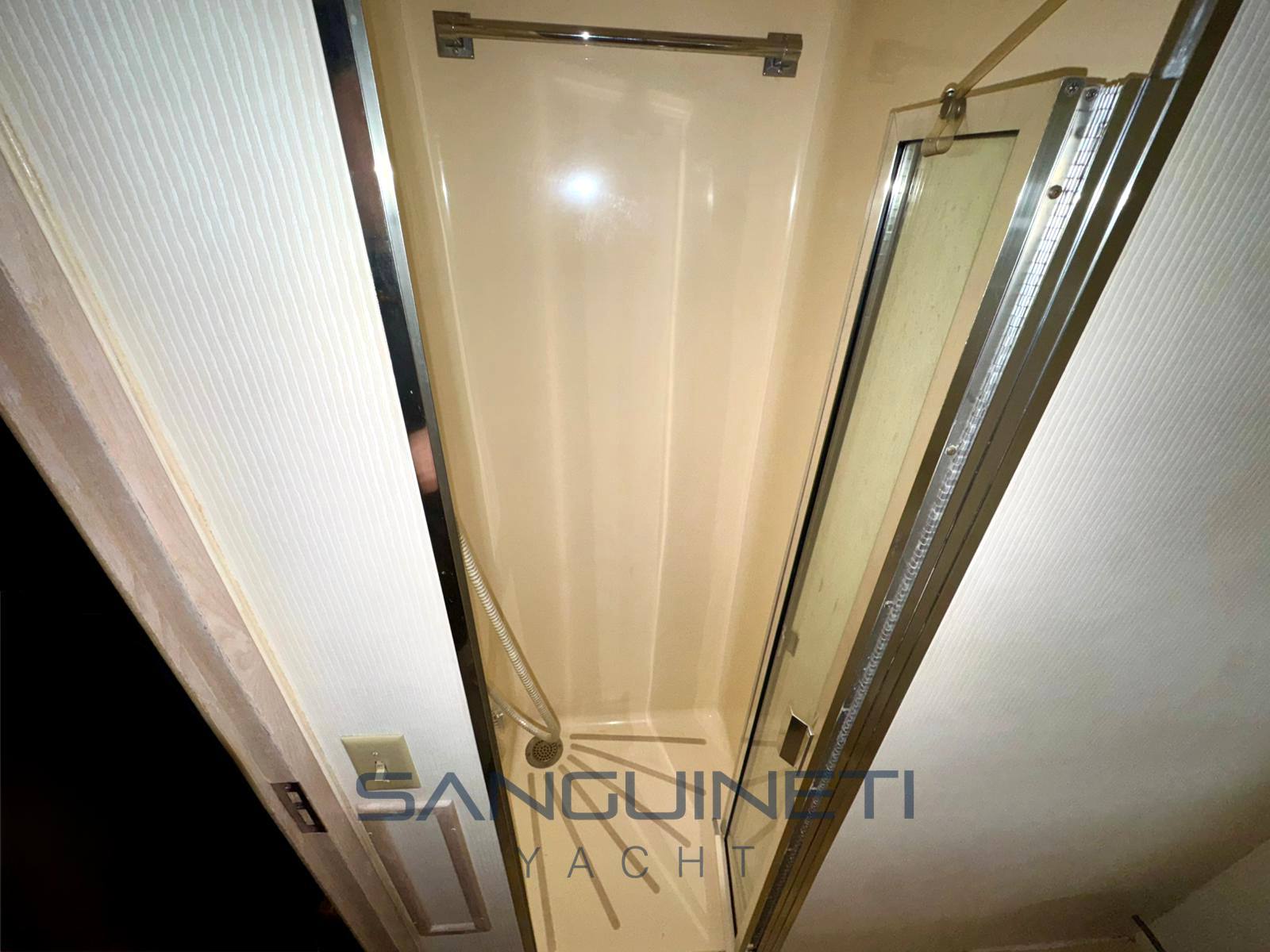 Hatteras 50 convertible