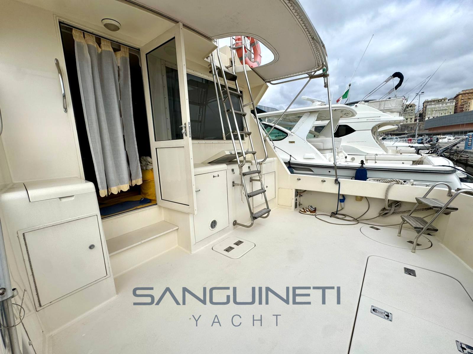 Hatteras 50 convertible