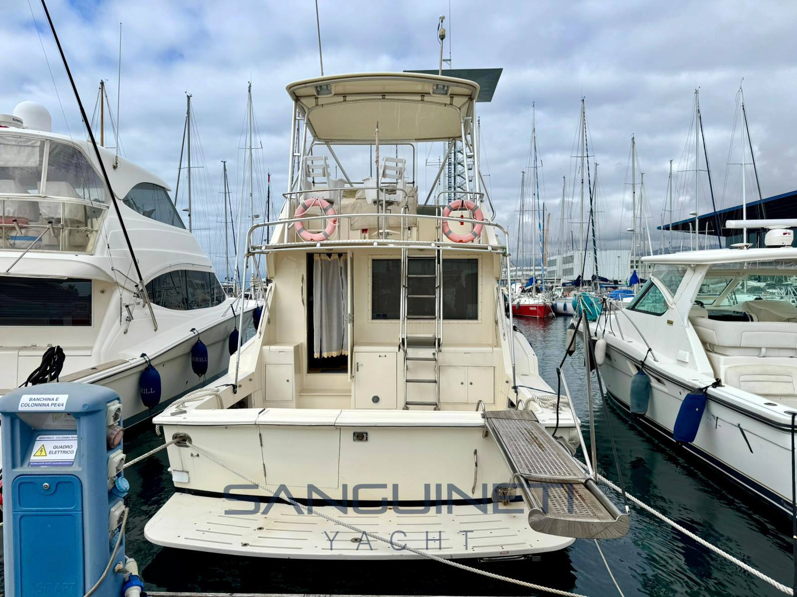 Hatteras 50 convertible