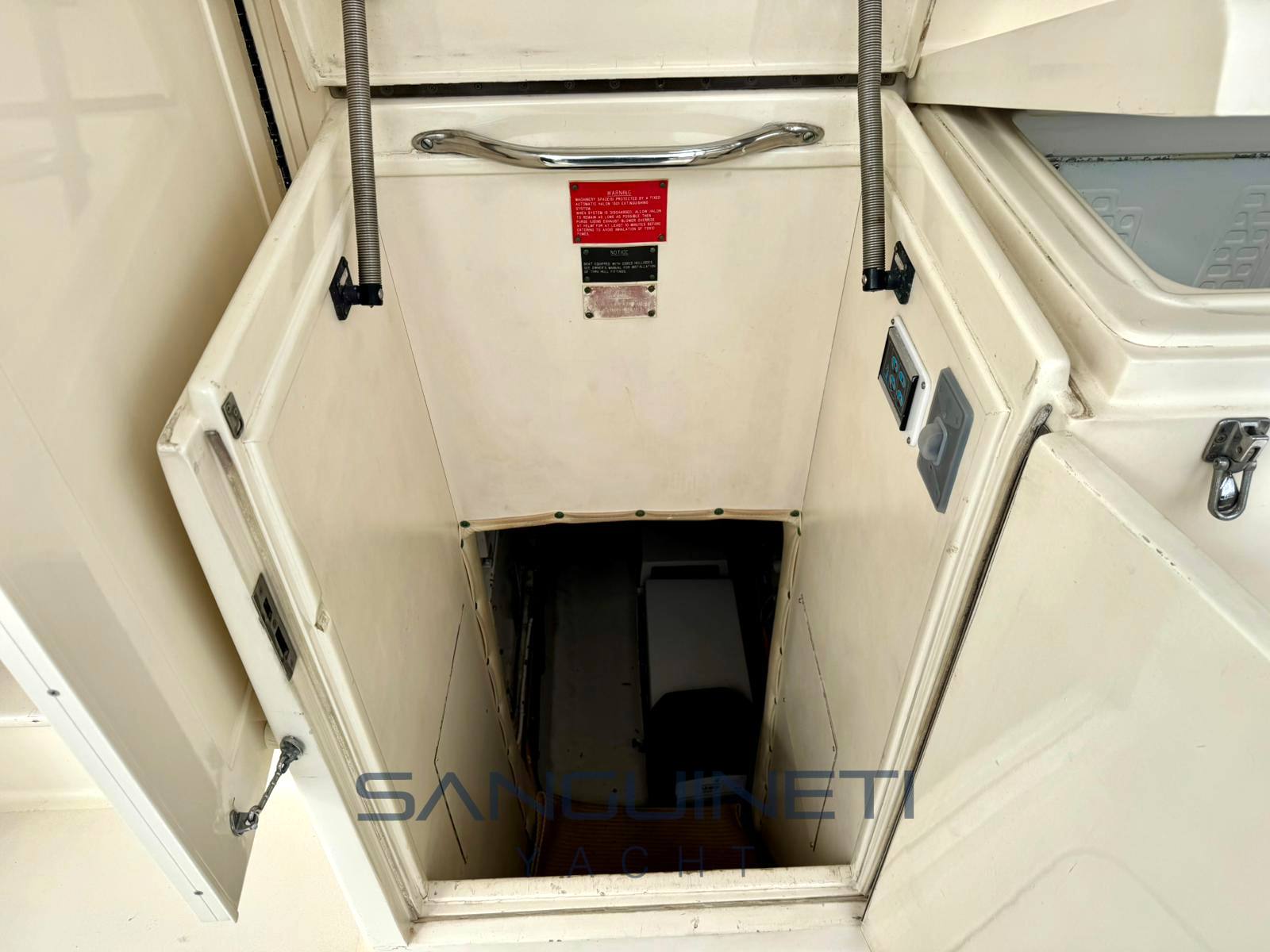 Hatteras 50 convertible