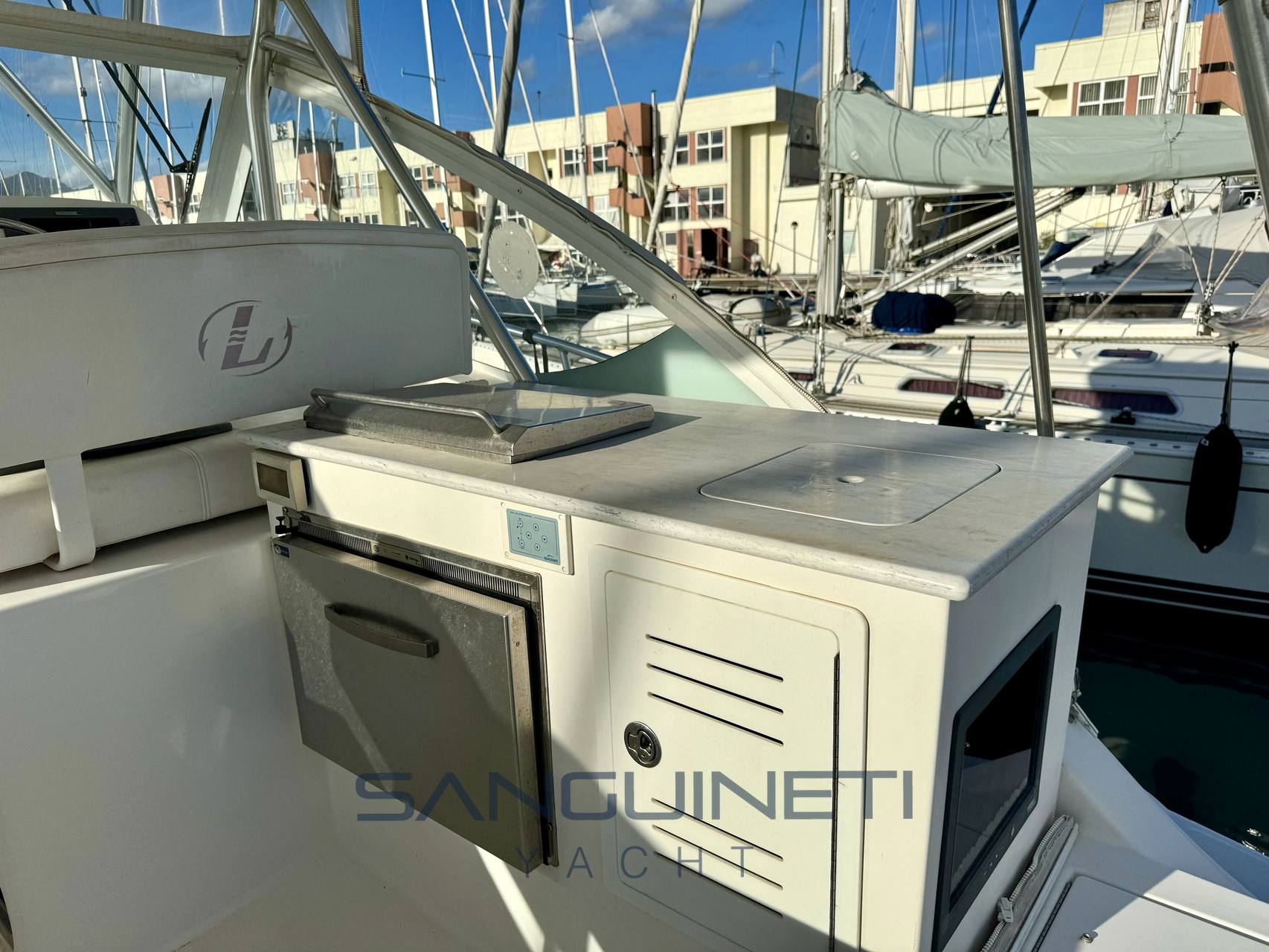 Luhrs 37 open