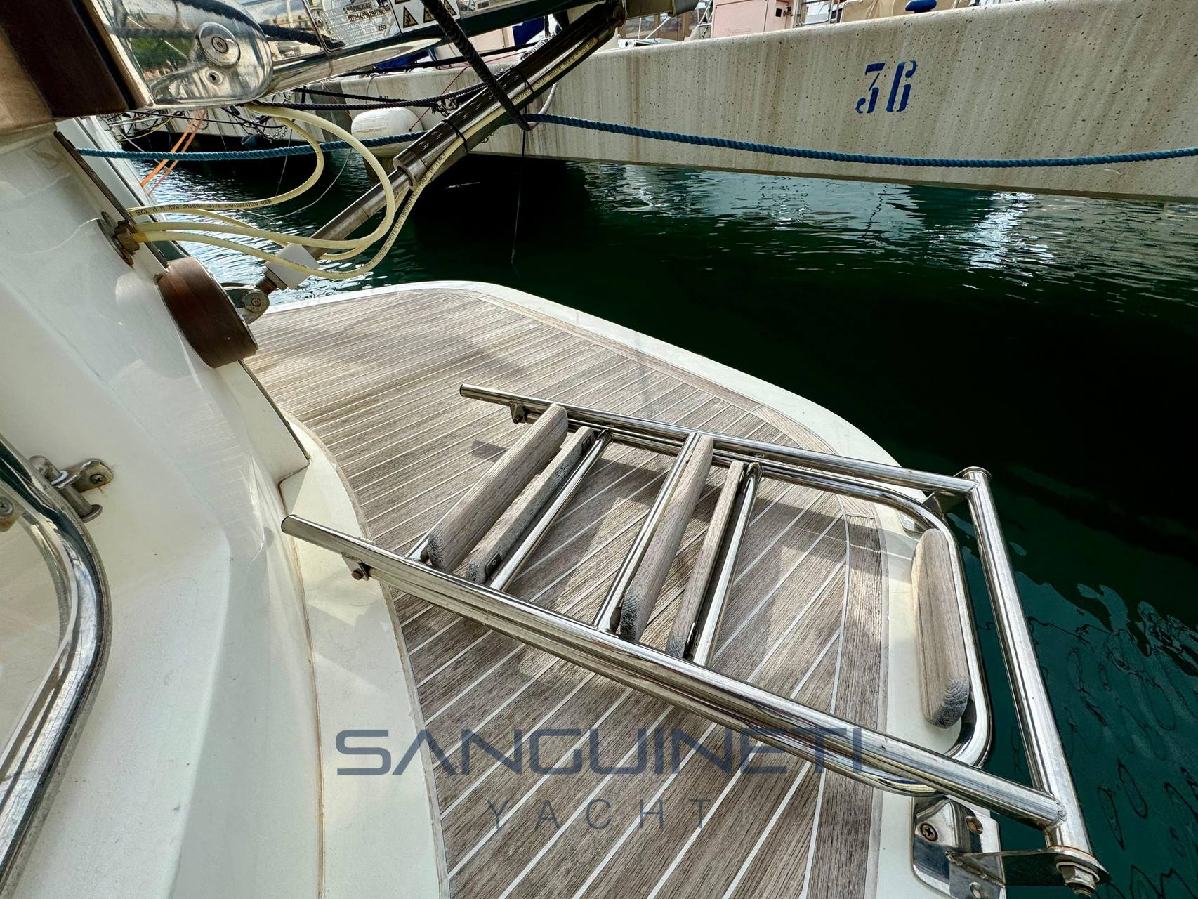 Sciallino 34 fly Exterior: detail