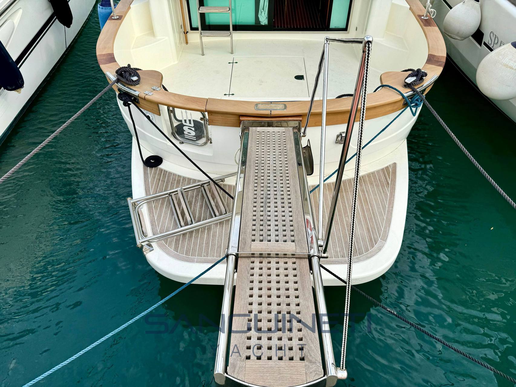 Sciallino 34 fly Exterior: detail