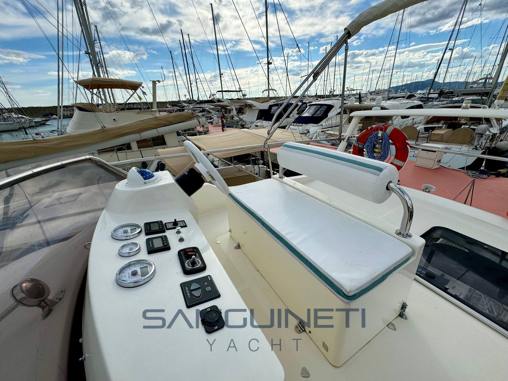 Sciallino 34 fly Exterior: detail