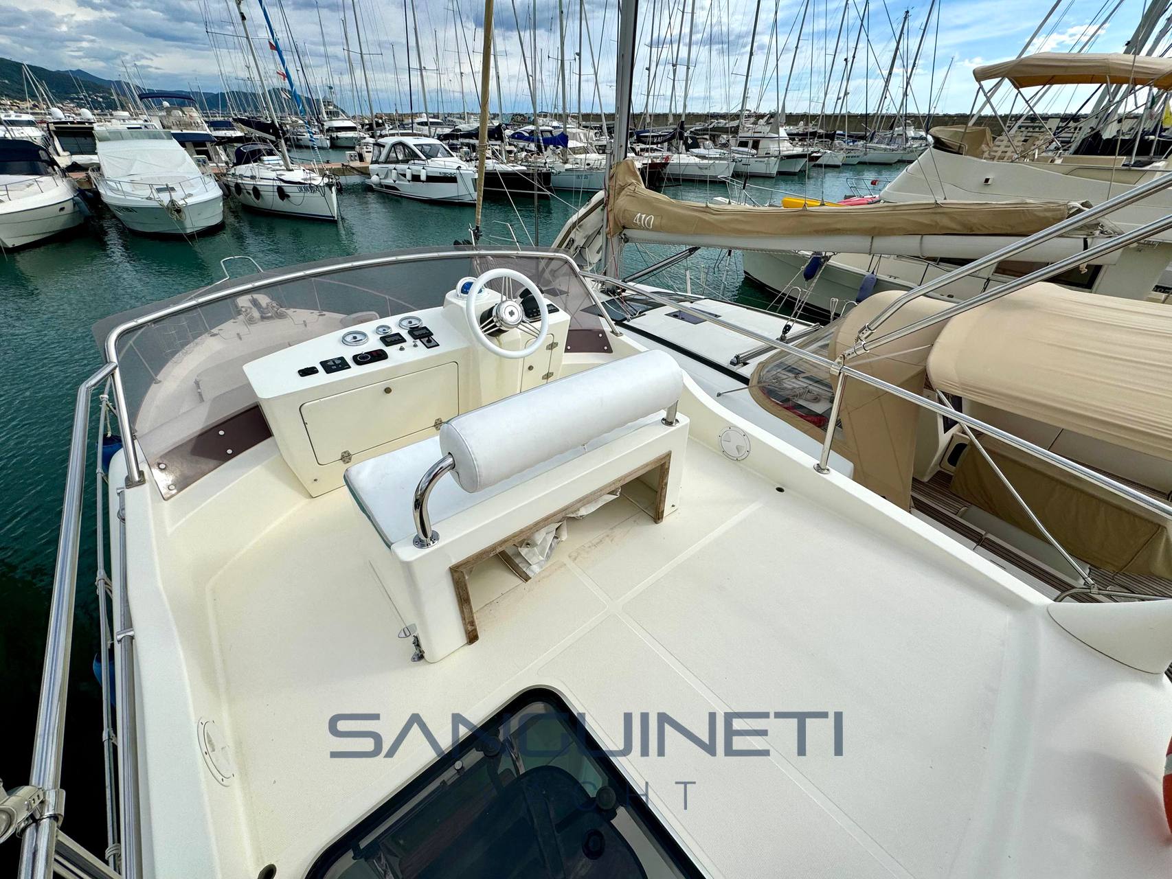 Sciallino 34 fly Exterior: detail