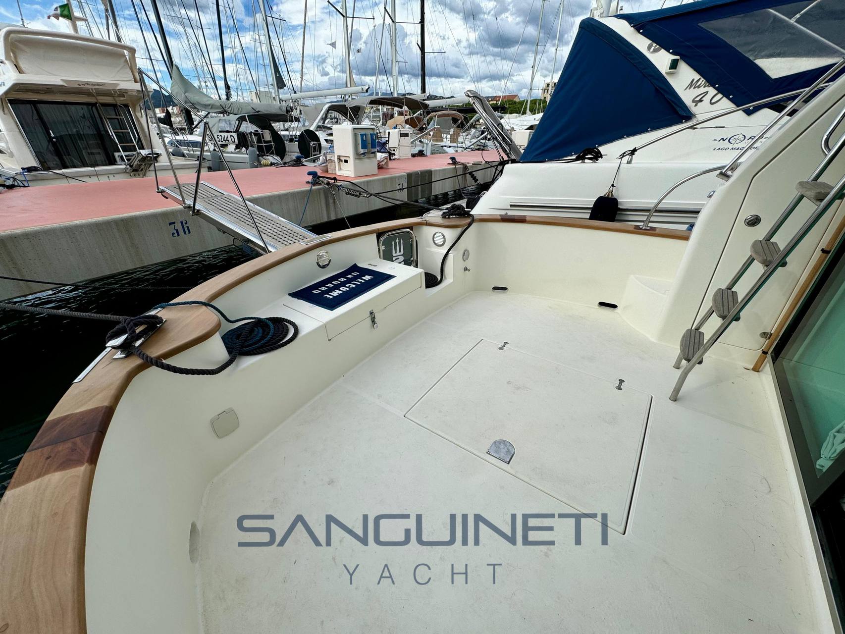 Sciallino 34 fly Exterior: detail