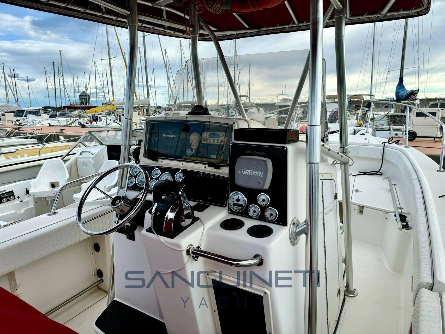 Boston whaler Outrage 26