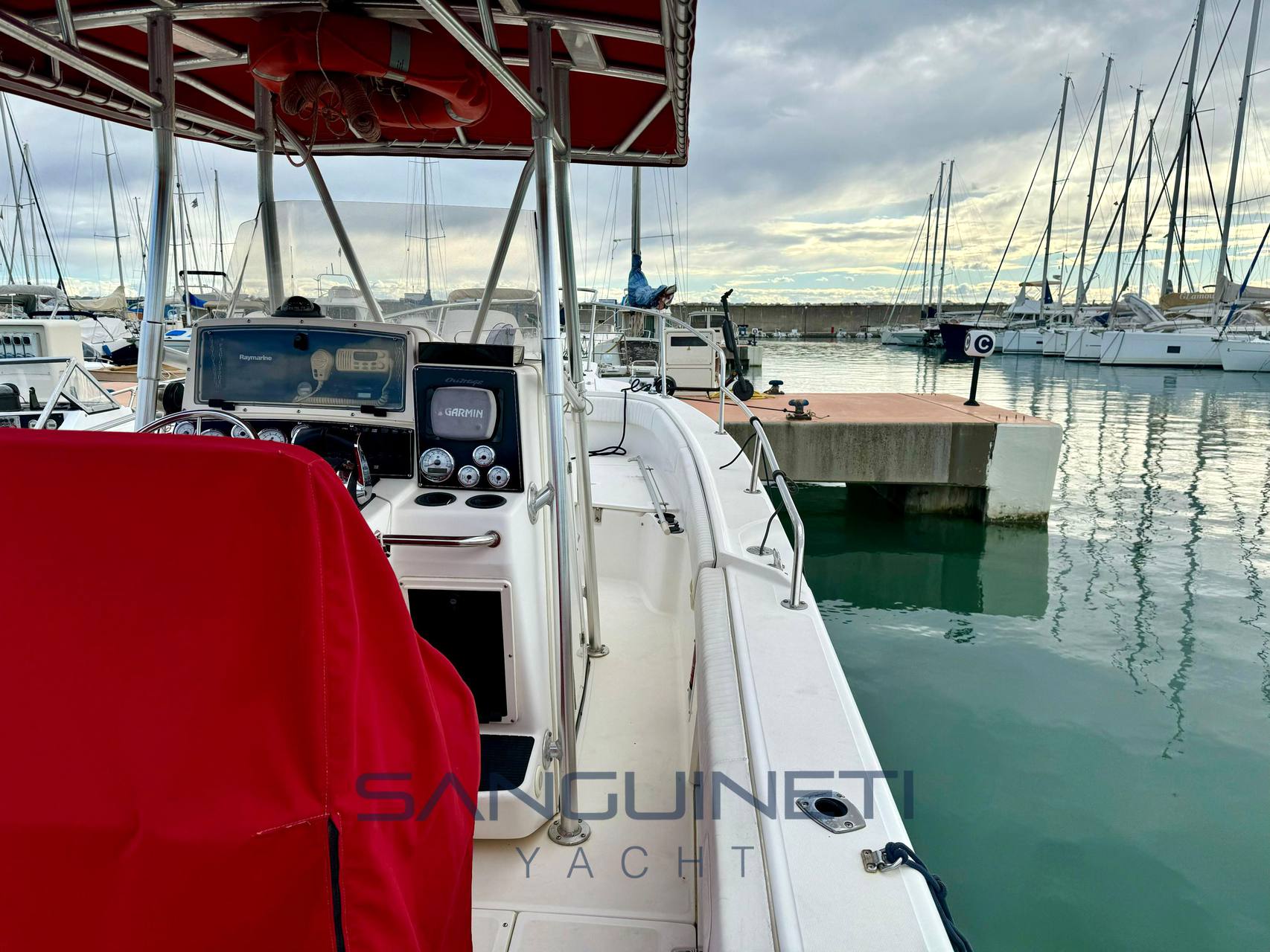 Boston whaler Outrage 26