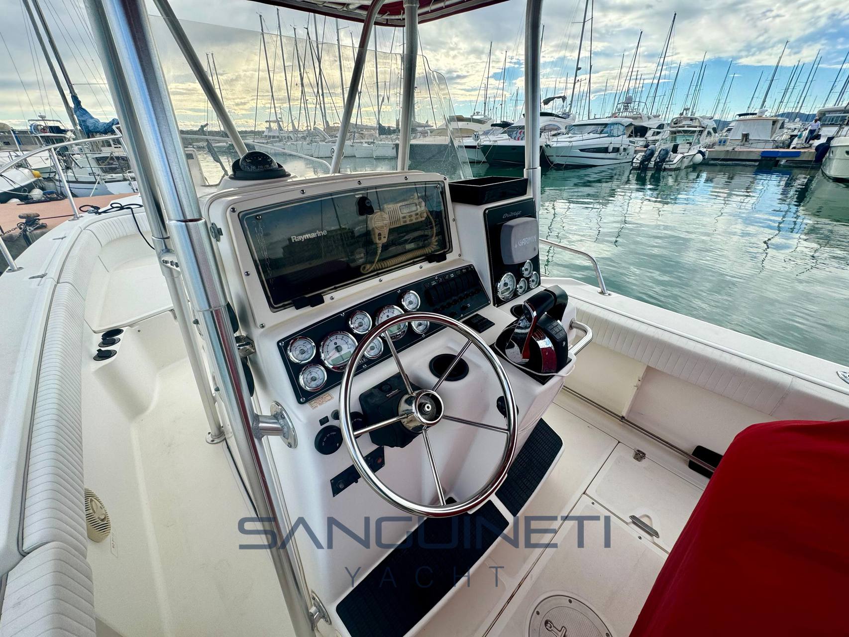 Boston whaler Outrage 26