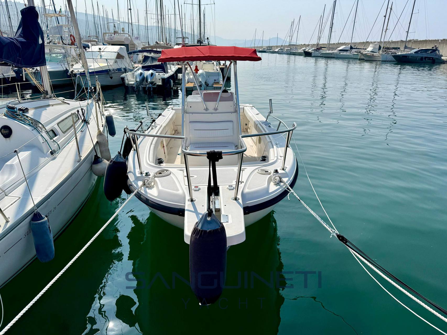Boston whaler Outrage 26