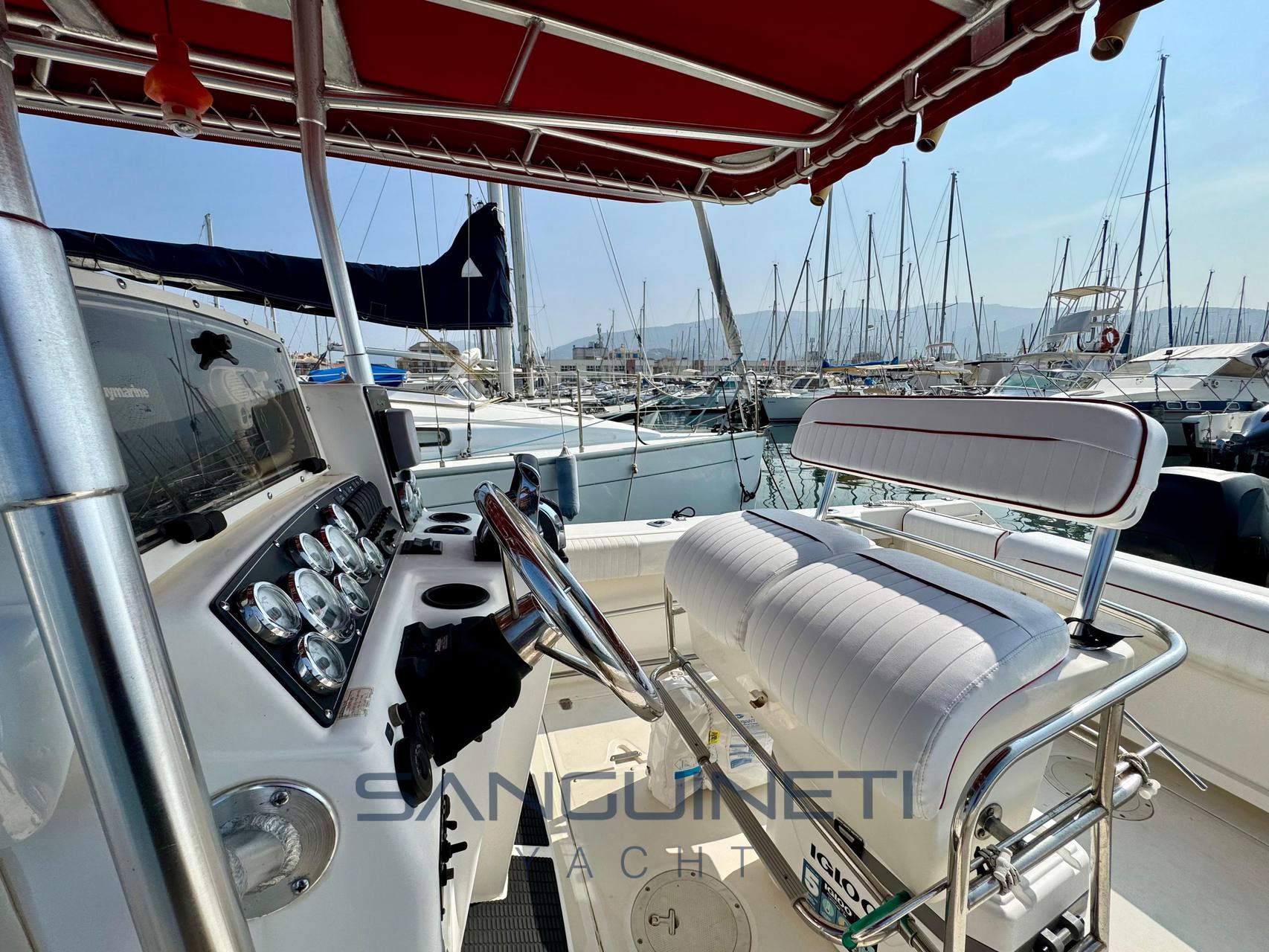 Boston whaler Outrage 26