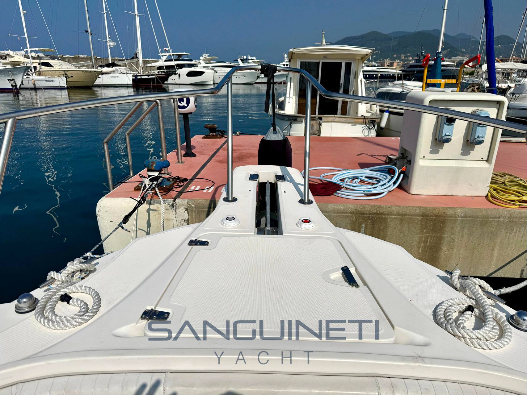 Boston whaler Outrage 26