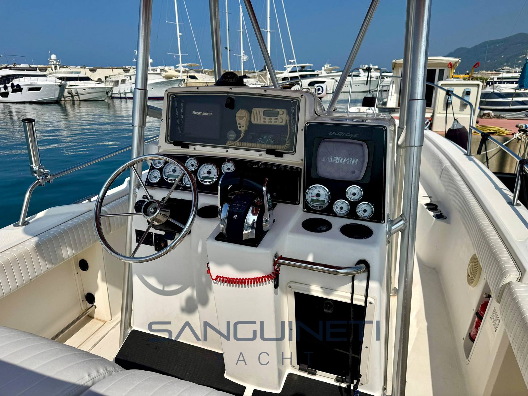 Boston whaler Outrage 26