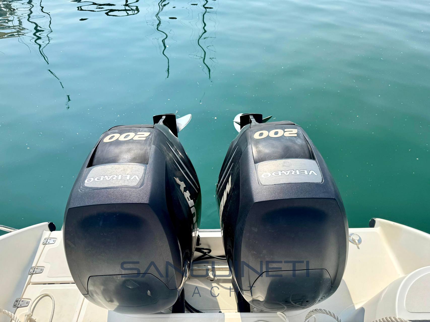 Boston whaler Outrage 26