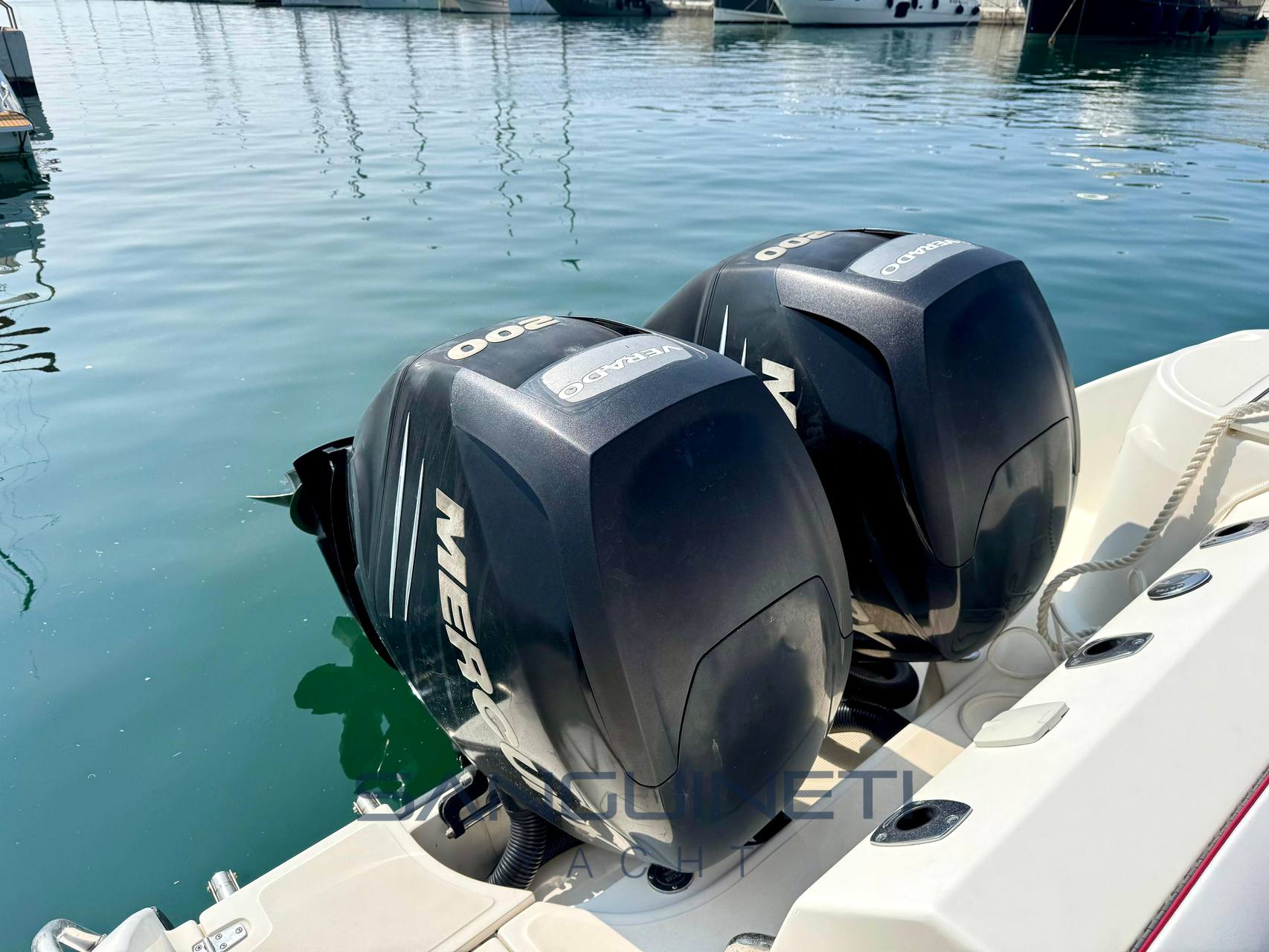 Boston whaler Outrage 26