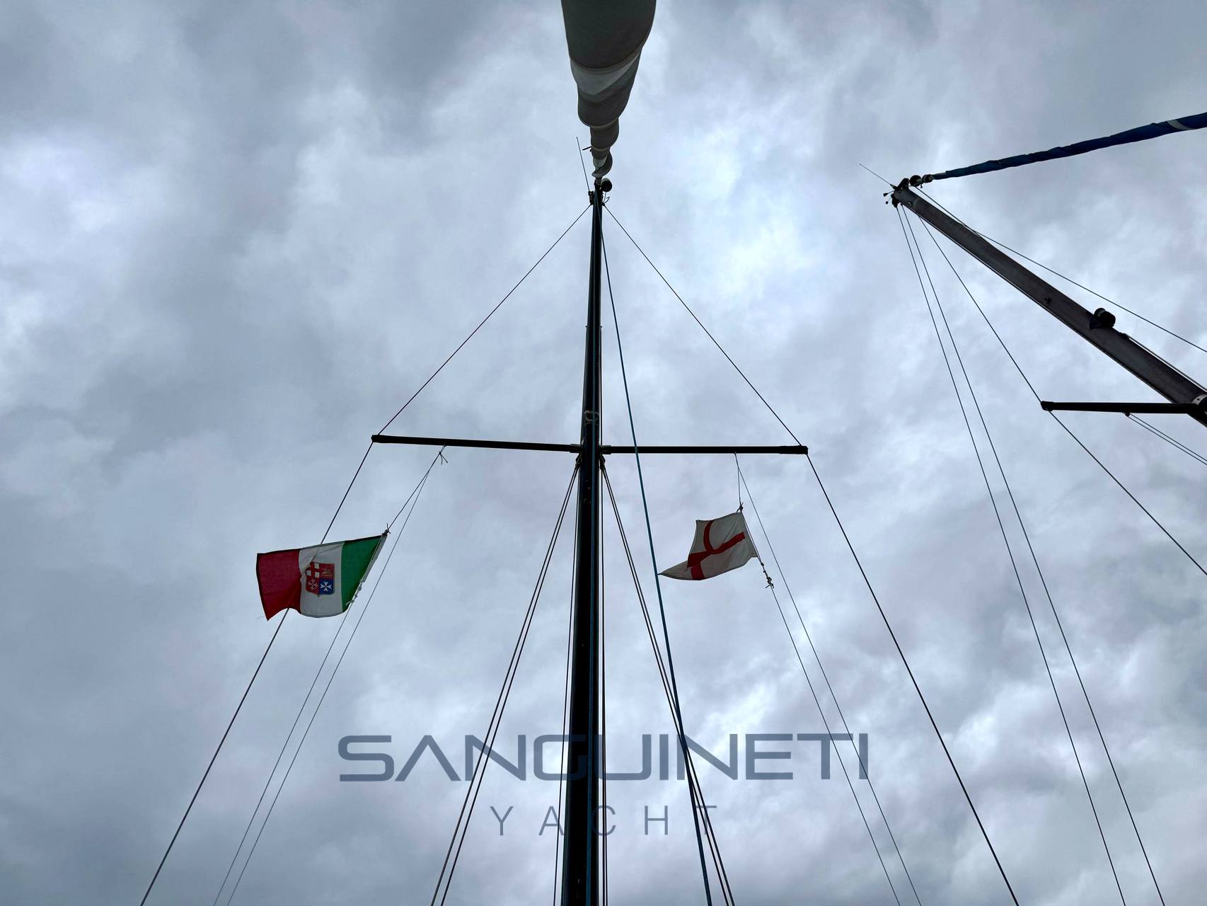 Langstone marine Mystere Exterior: detail