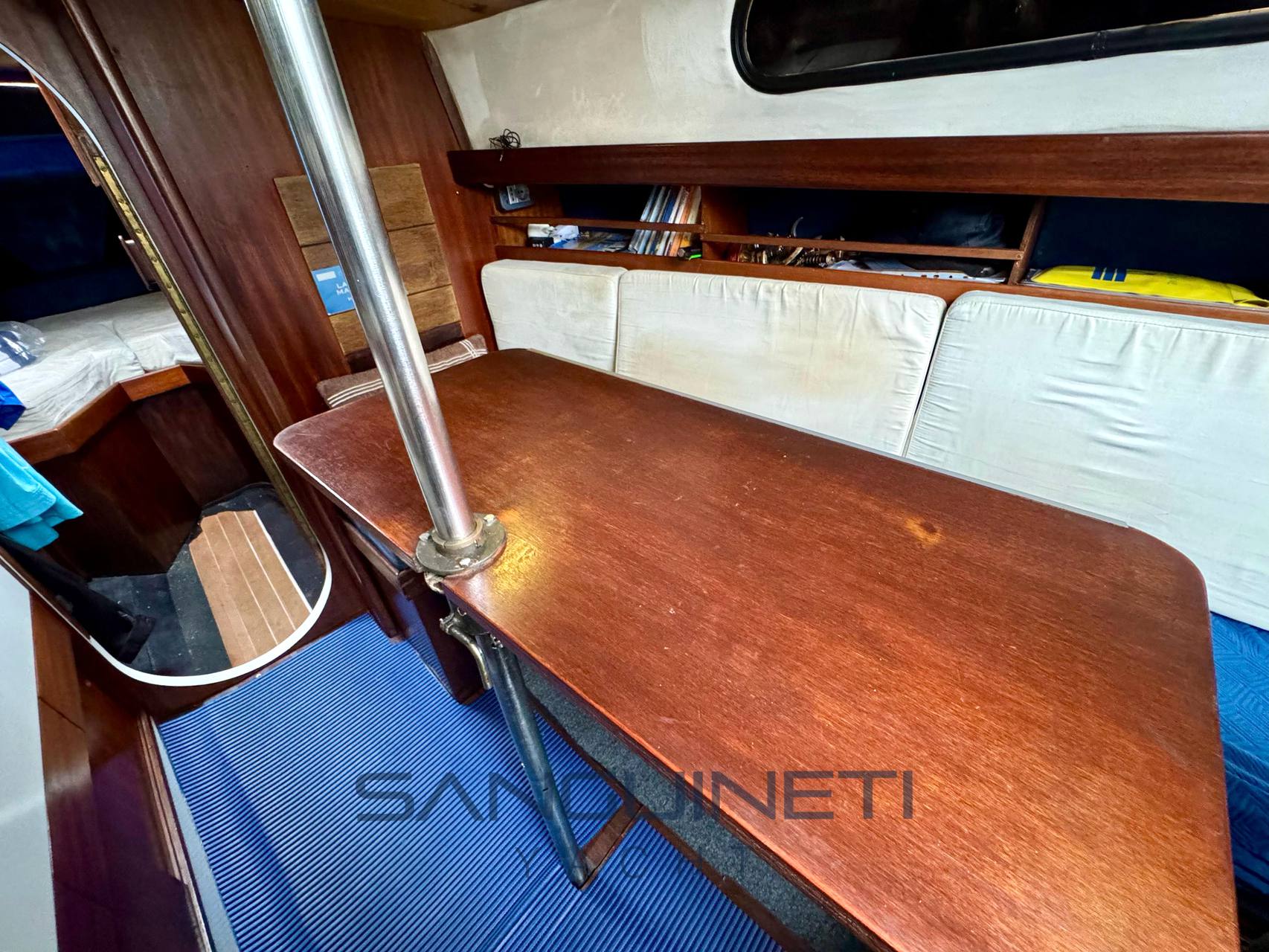 Langstone marine Mystere Inside