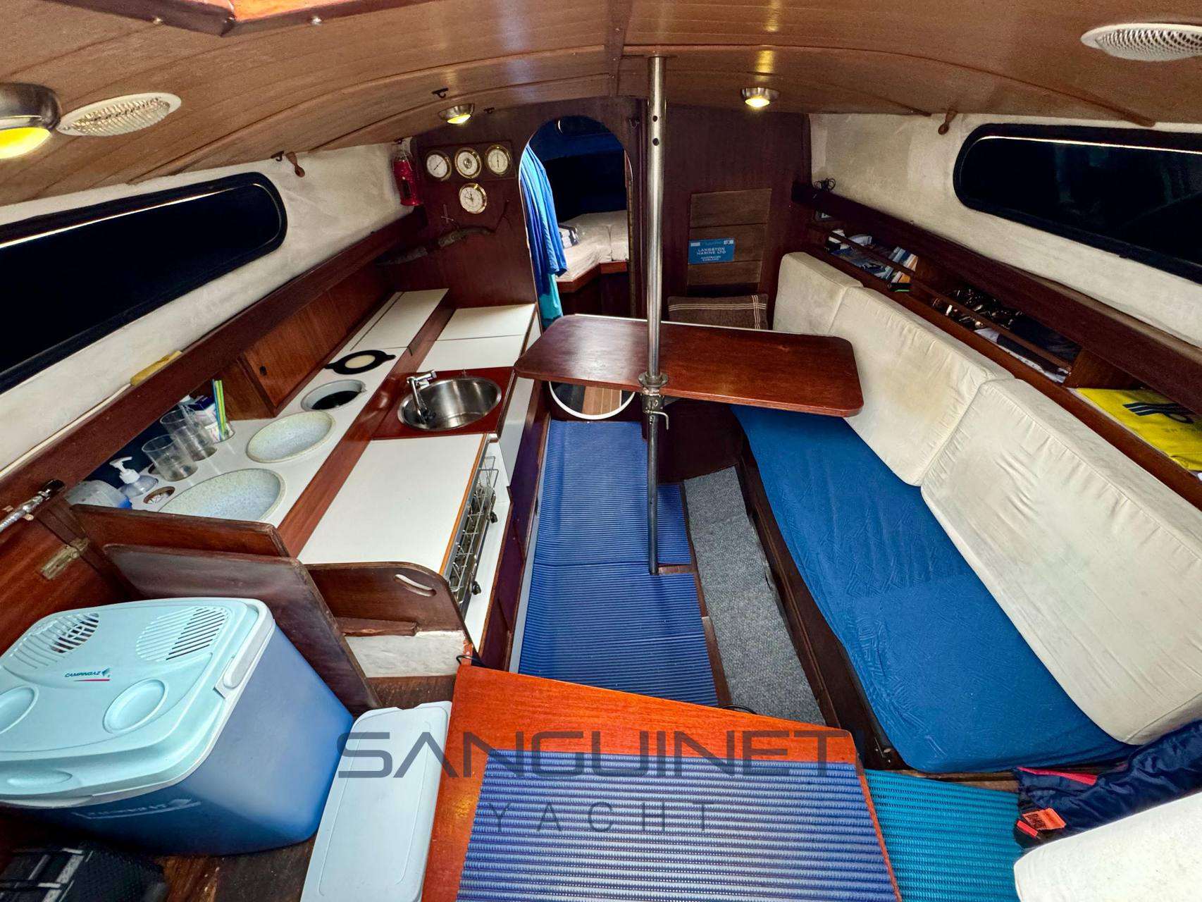 Langstone marine Mystere Inside