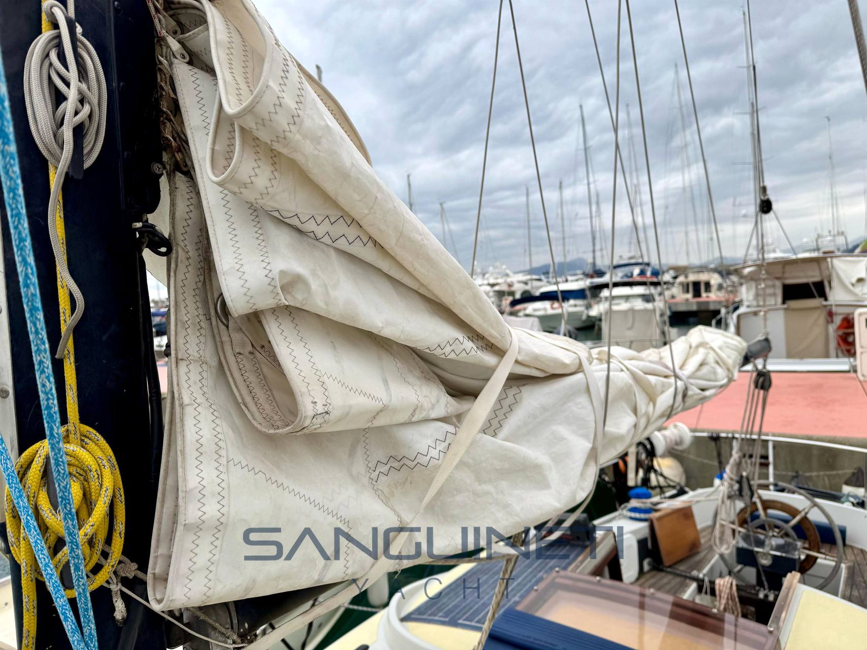 Langstone marine Mystere Exterior: detail