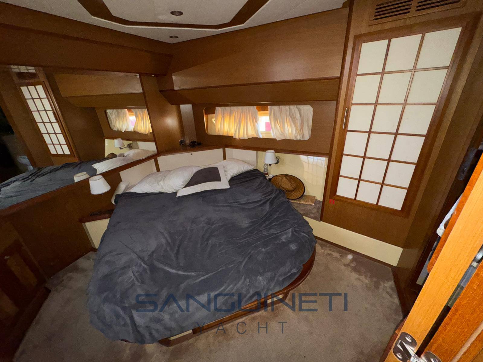 Mochi craft Dolphin 44