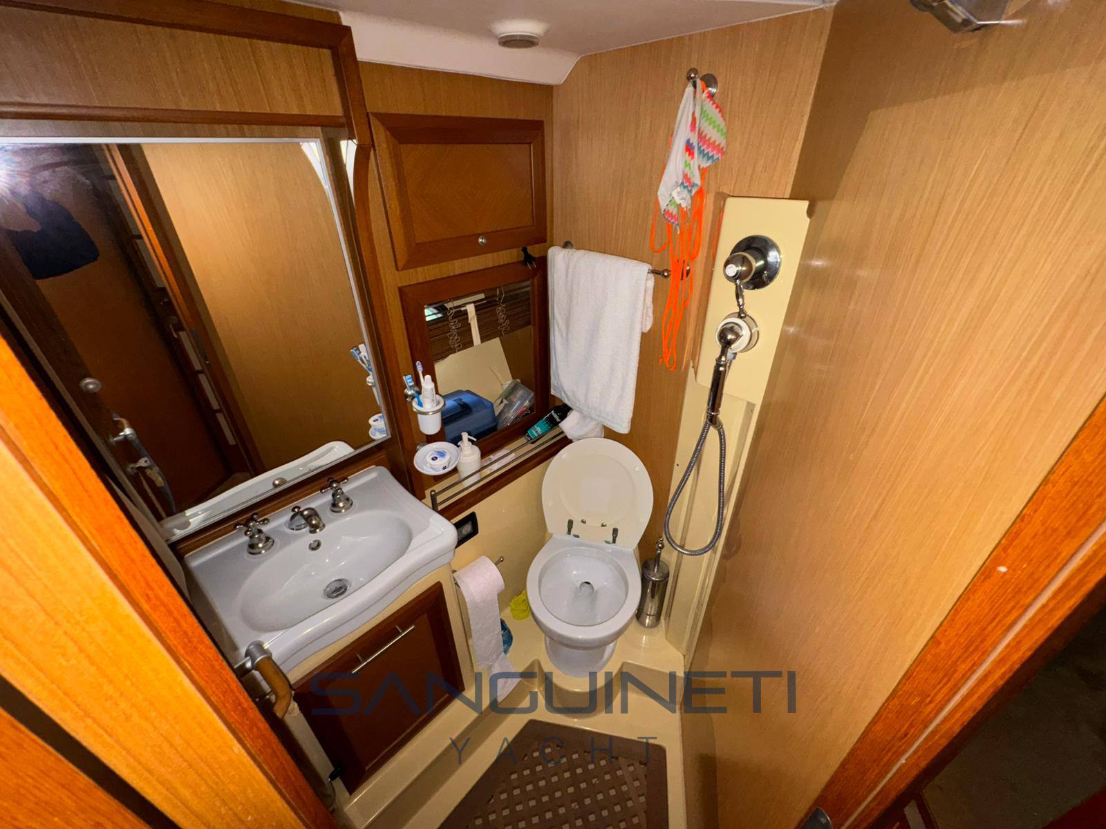 Mochi craft Dolphin 44