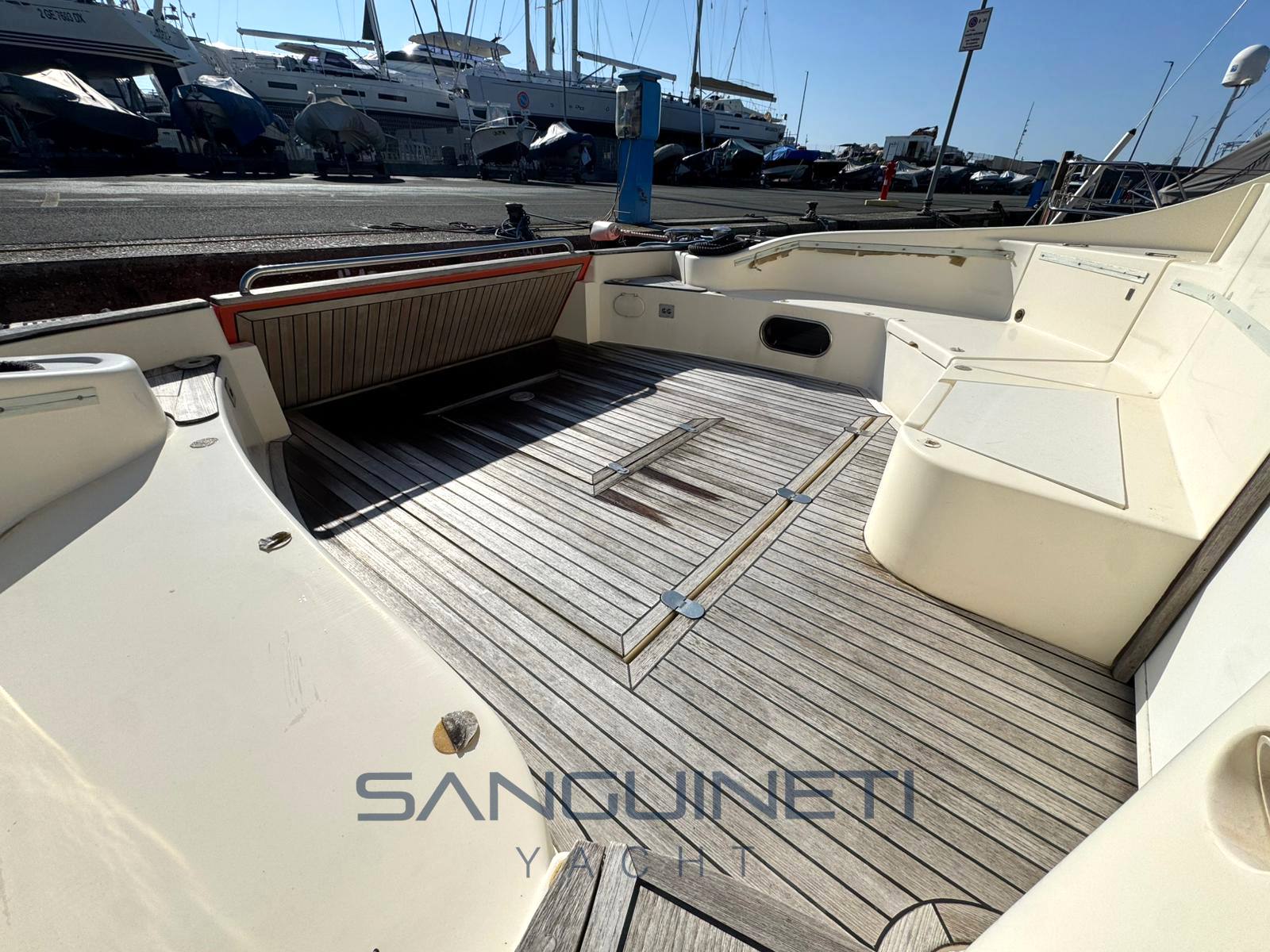 Mochi craft Dolphin 44