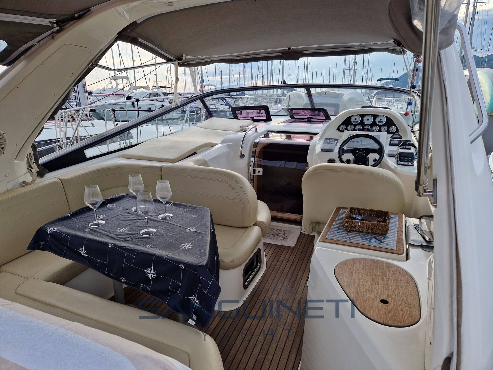 Bavaria 34 sport Моторная лодка используется для продажи