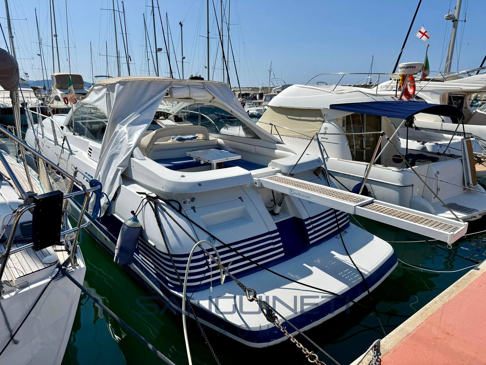Pershing 38 