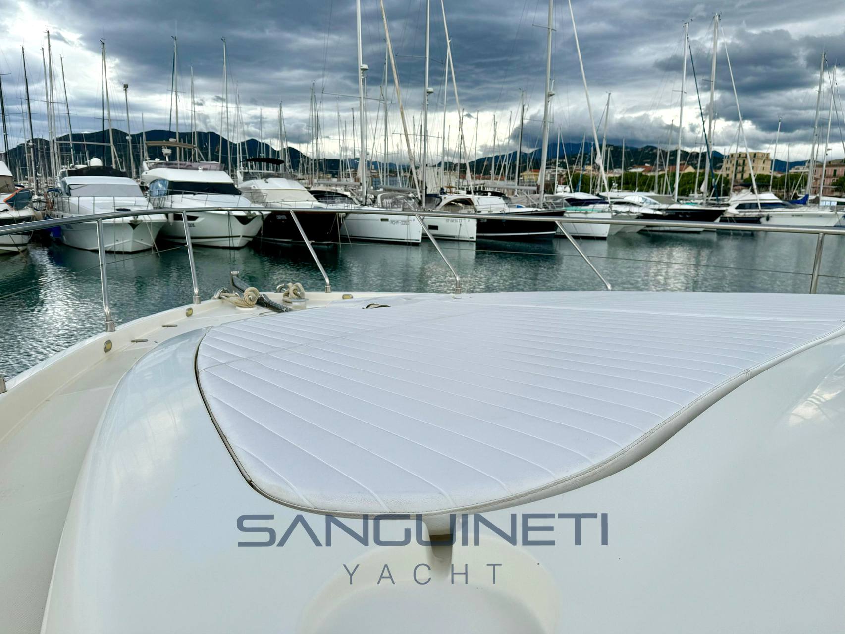 Ferretti 53 barca a motore