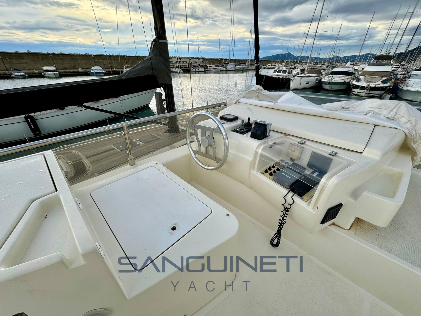 Ferretti 53 Flybridge usato