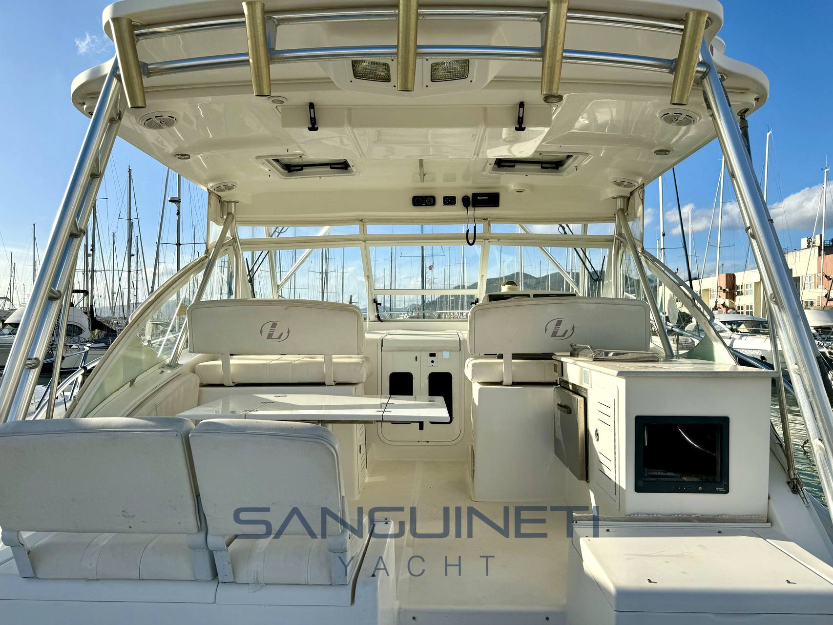 Luhrs 37 open 