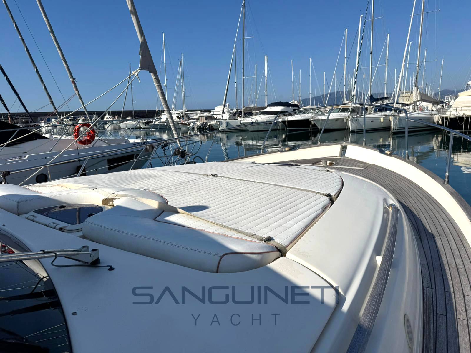 Mochi craft Dolphin 44 barca a motore