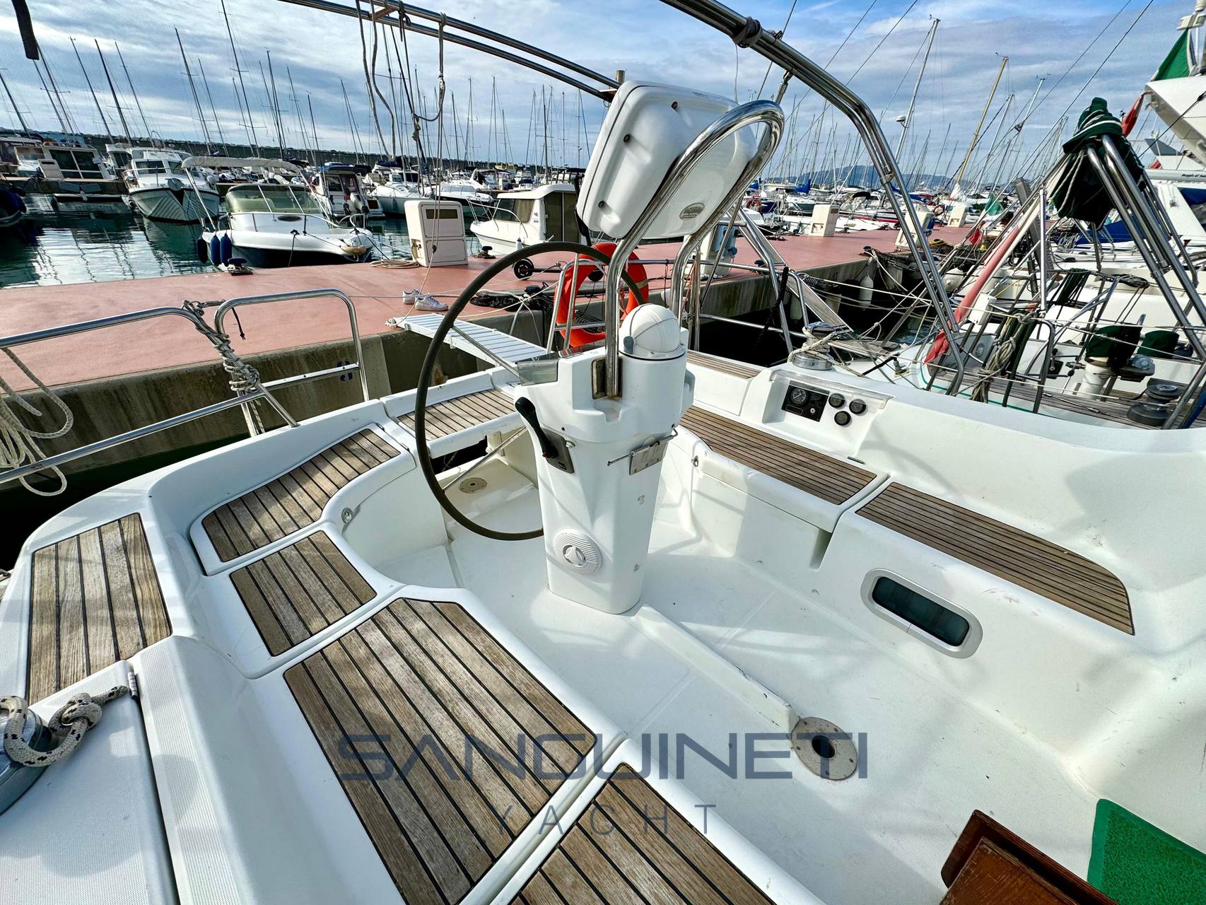 Beneteau Clipper 393 Photo