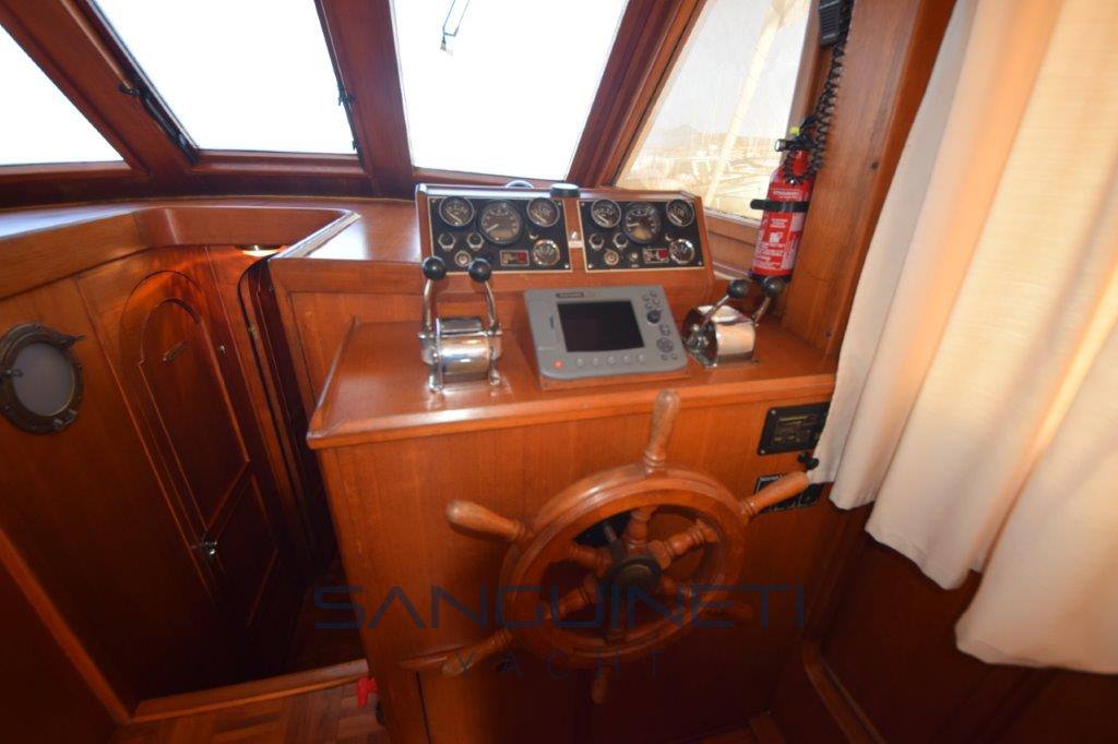Hershine 37 barco de motor