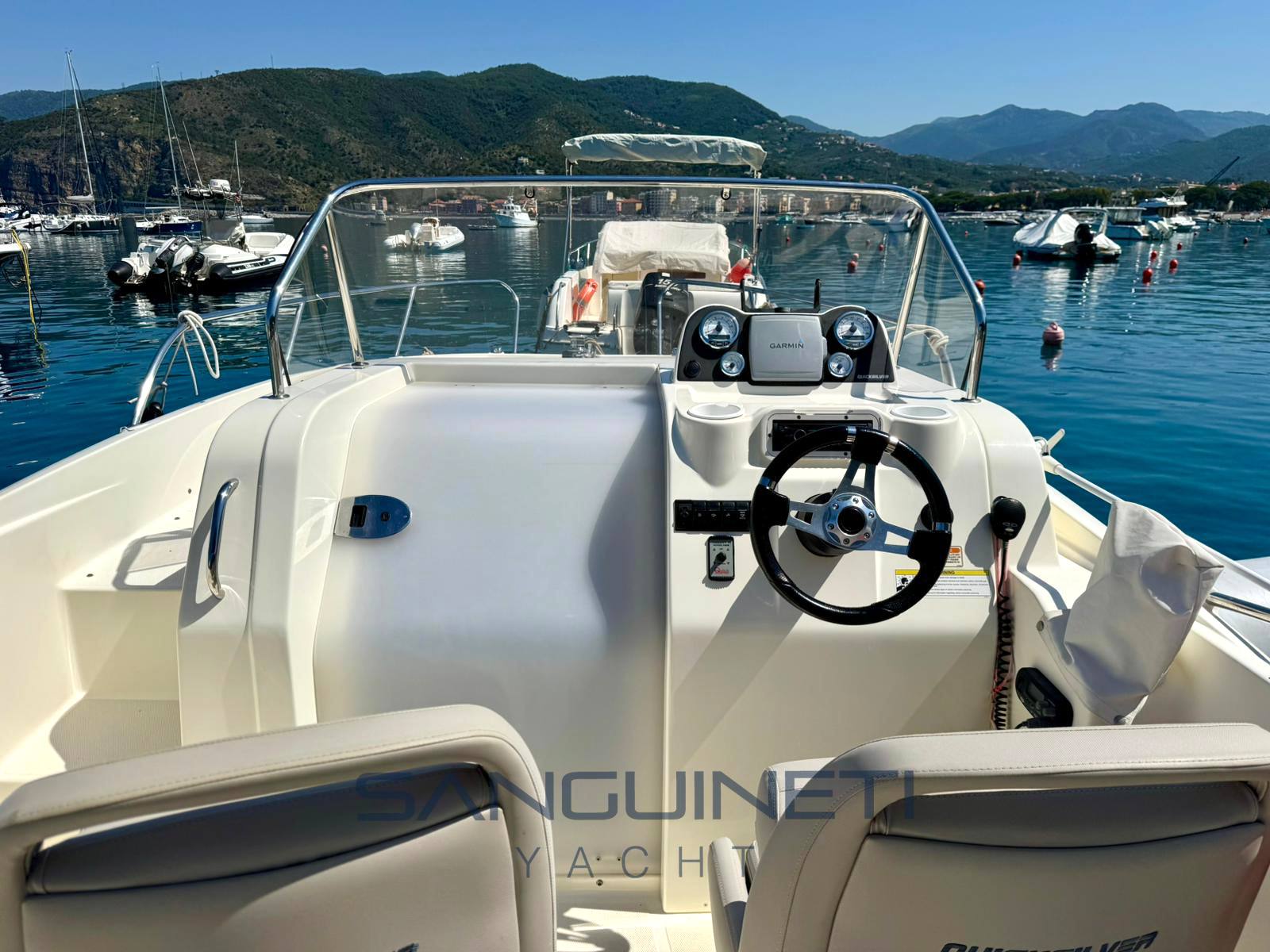 Quick silver Activ 675 sundeck