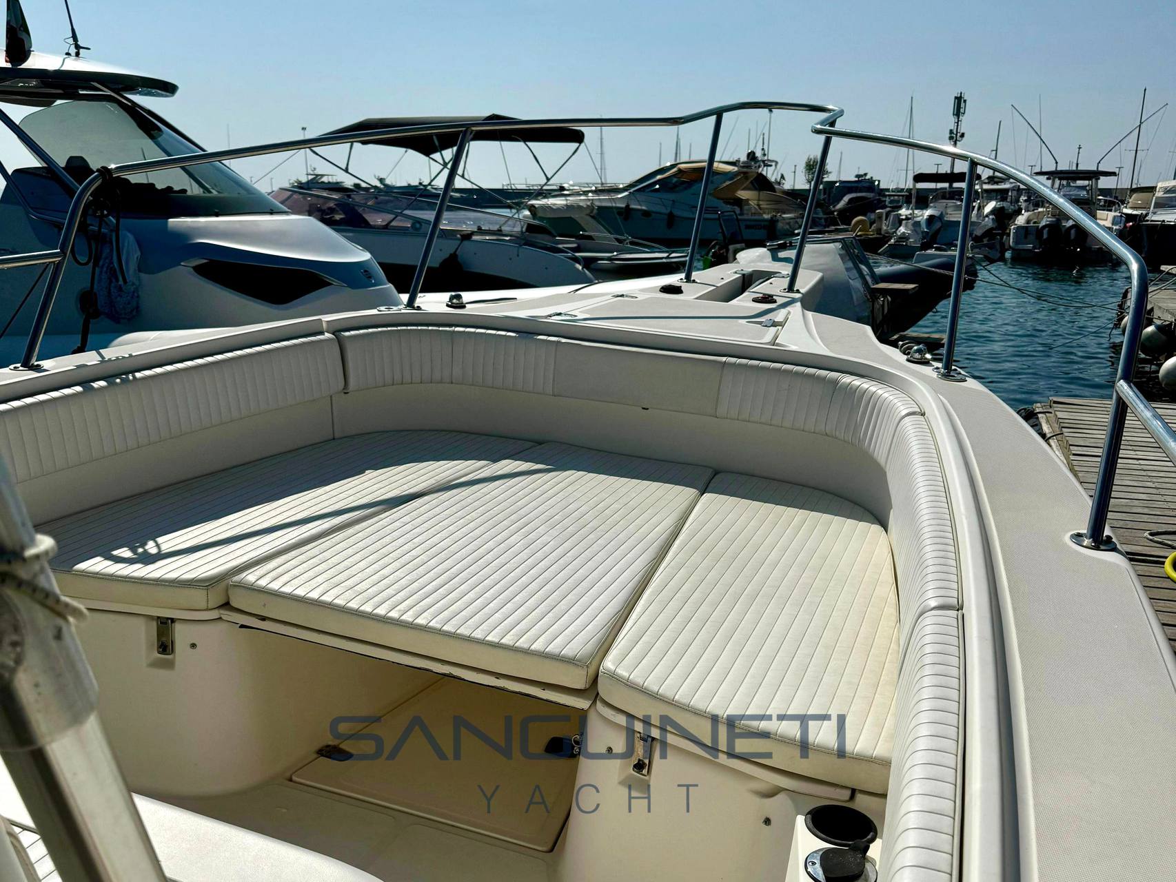 Boston whaler Outrage 26 barca a motore