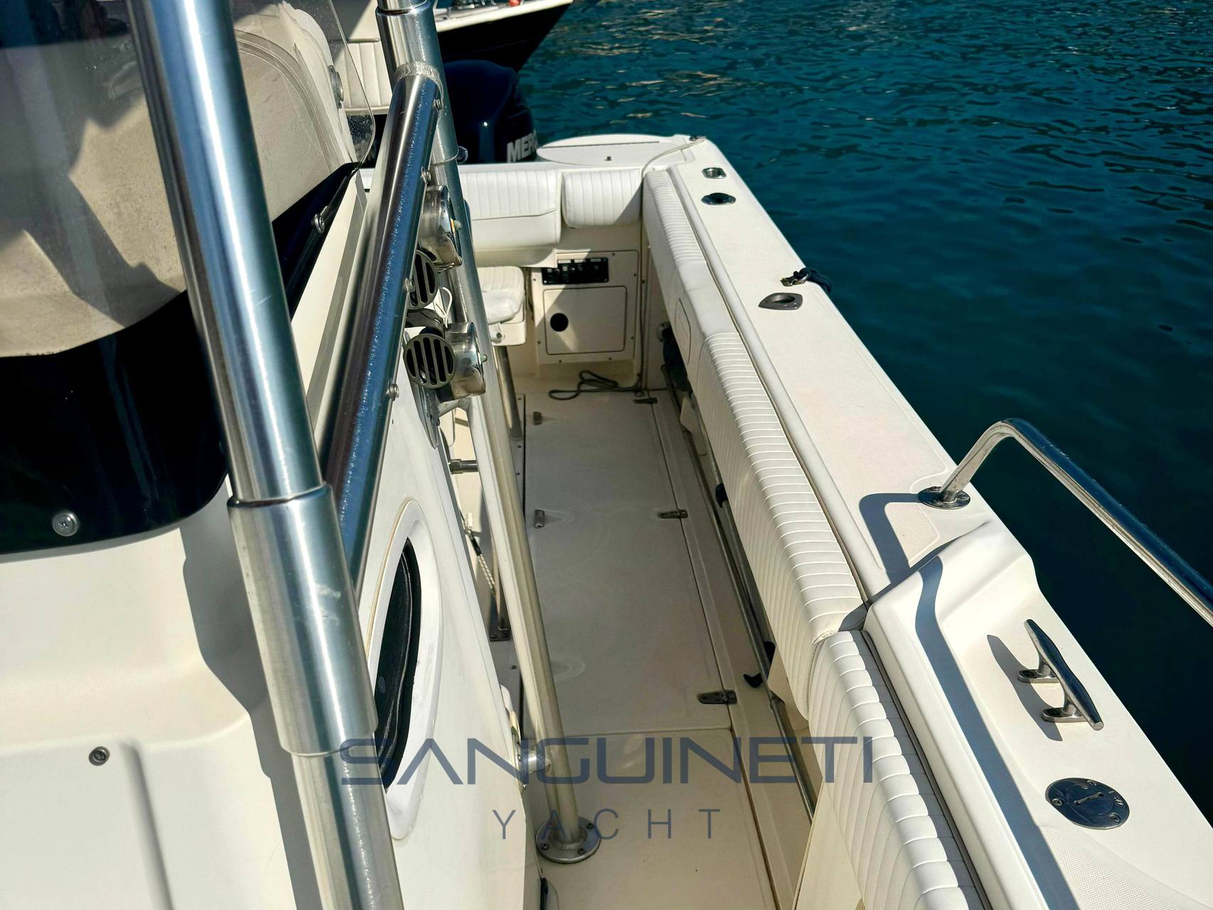 Boston whaler Outrage 26 barca a motore