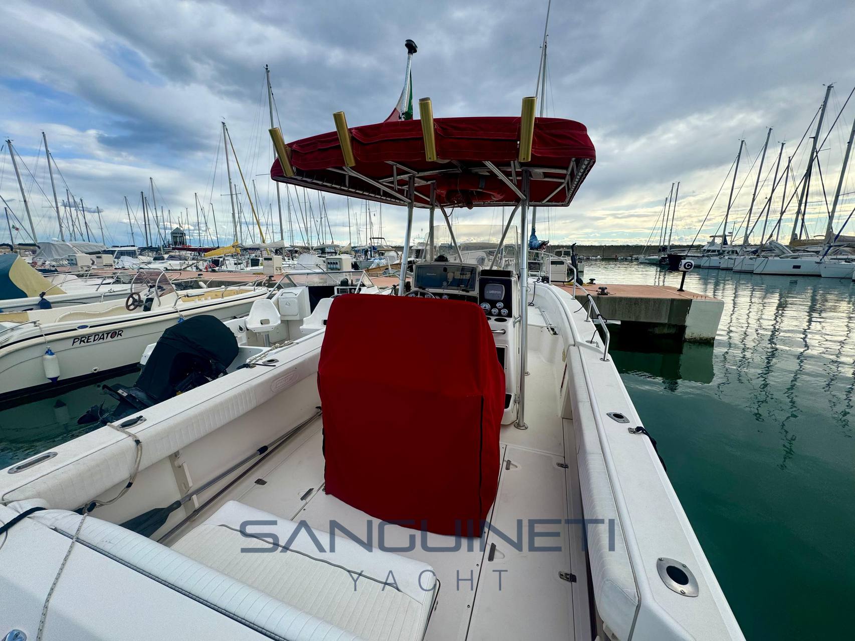 Boston whaler Outrage 26 Tag-Kreuzer