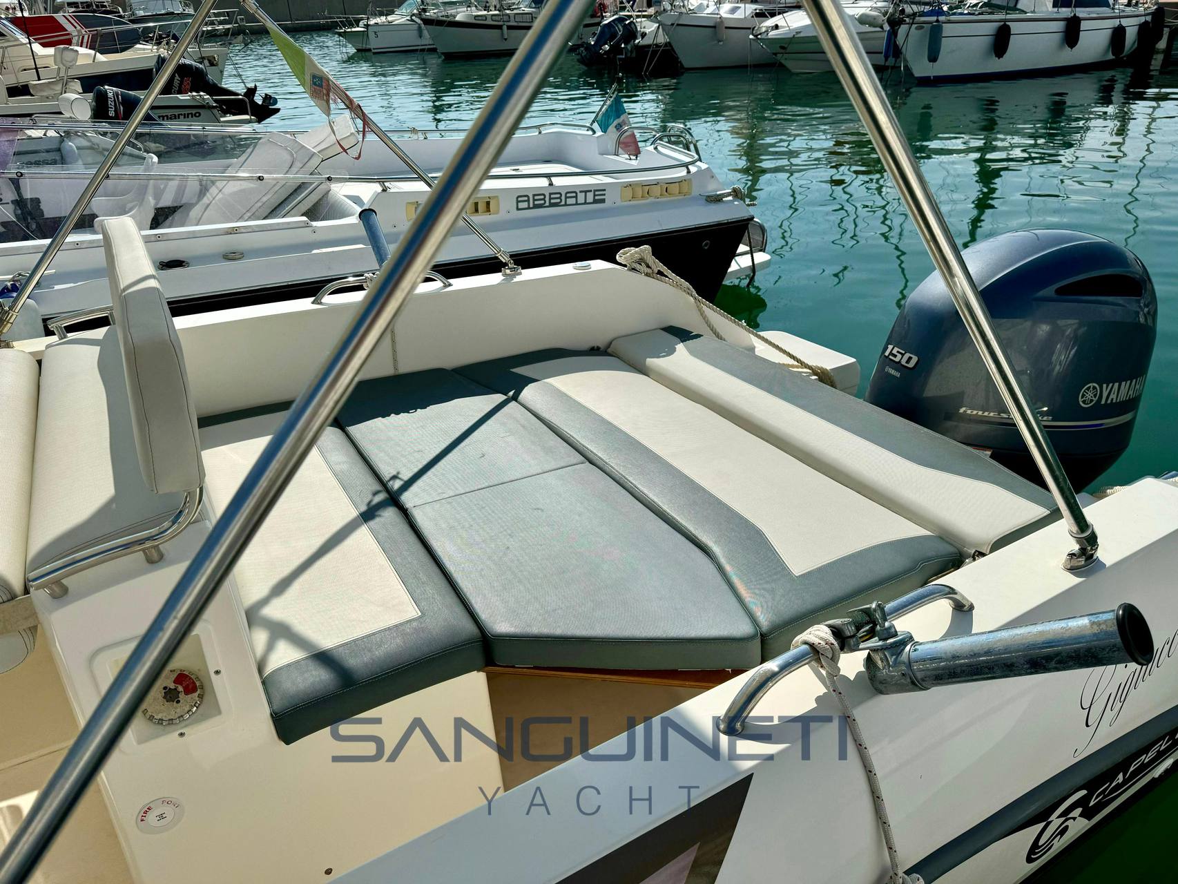 Capelli 20.5 bateau à moteur