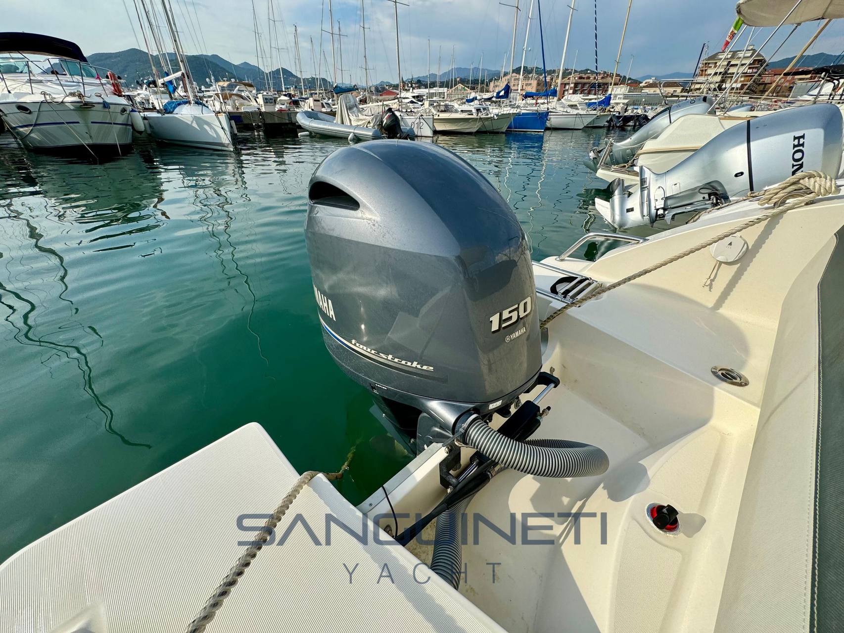 Capelli 20.5 bateau à moteur