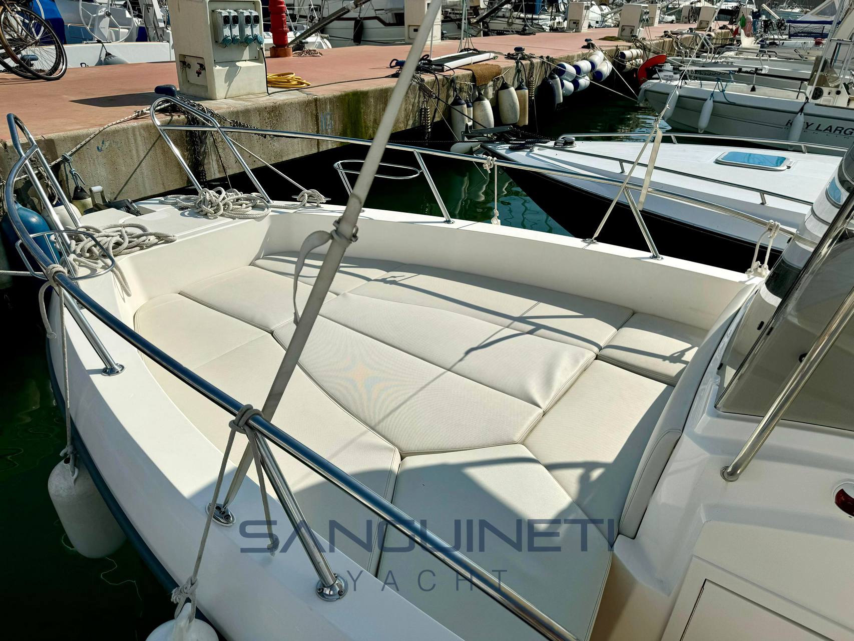 Capelli 20.5 bateau à moteur