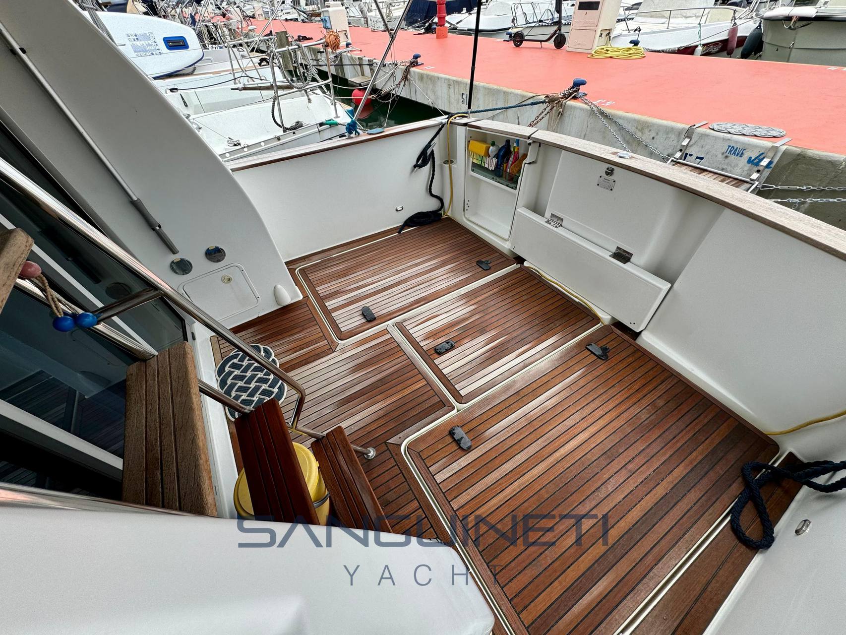 Beneteau Antares 10.80 机动船 用于销售