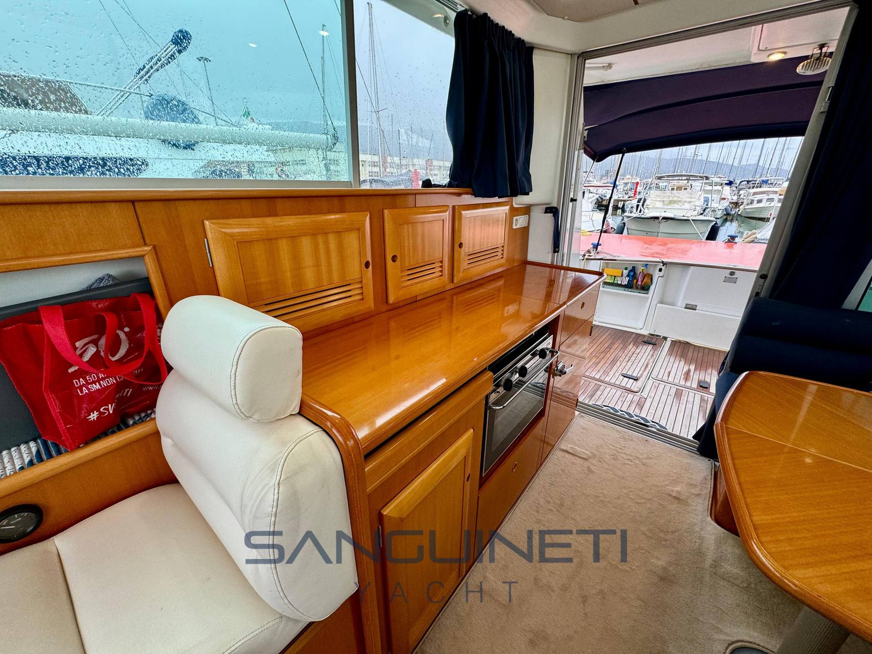 Beneteau Antares 10.80 barca a motore