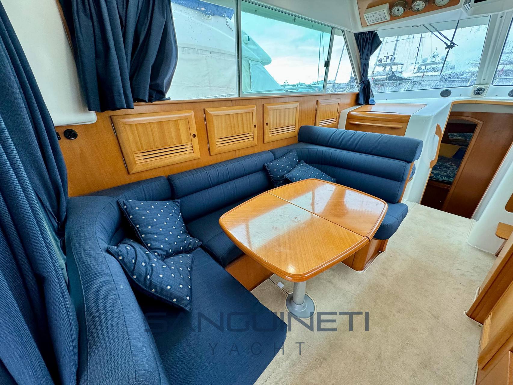 Beneteau Antares 10.80 机动船