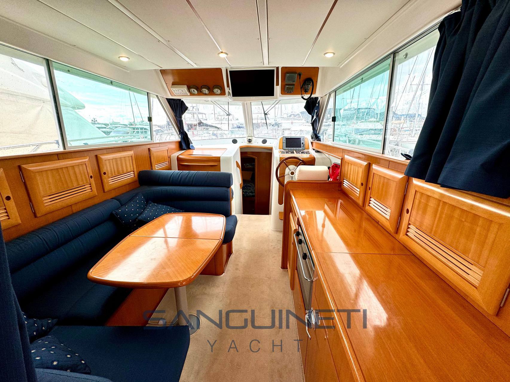 Beneteau Antares 10.80 يستخدم