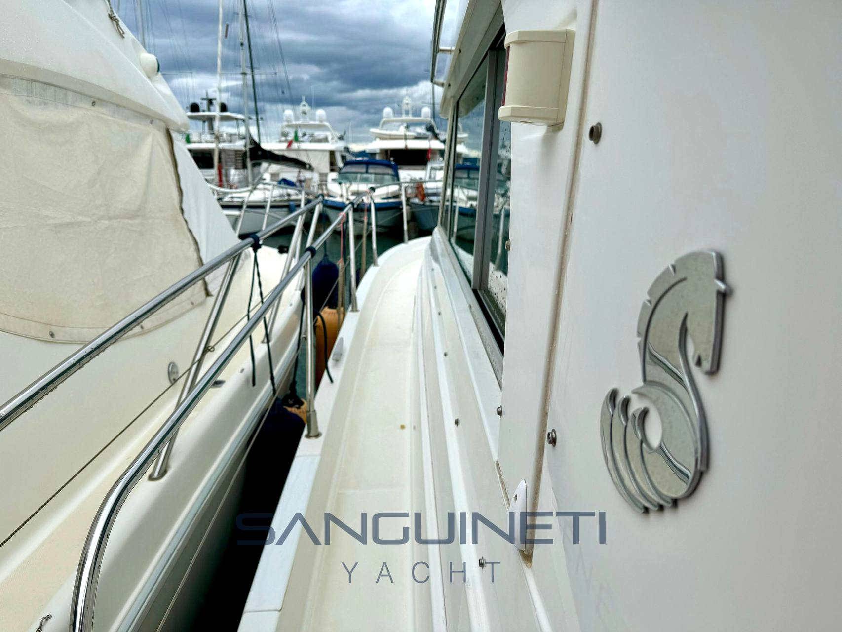 Beneteau Antares 10.80 bateau à moteur