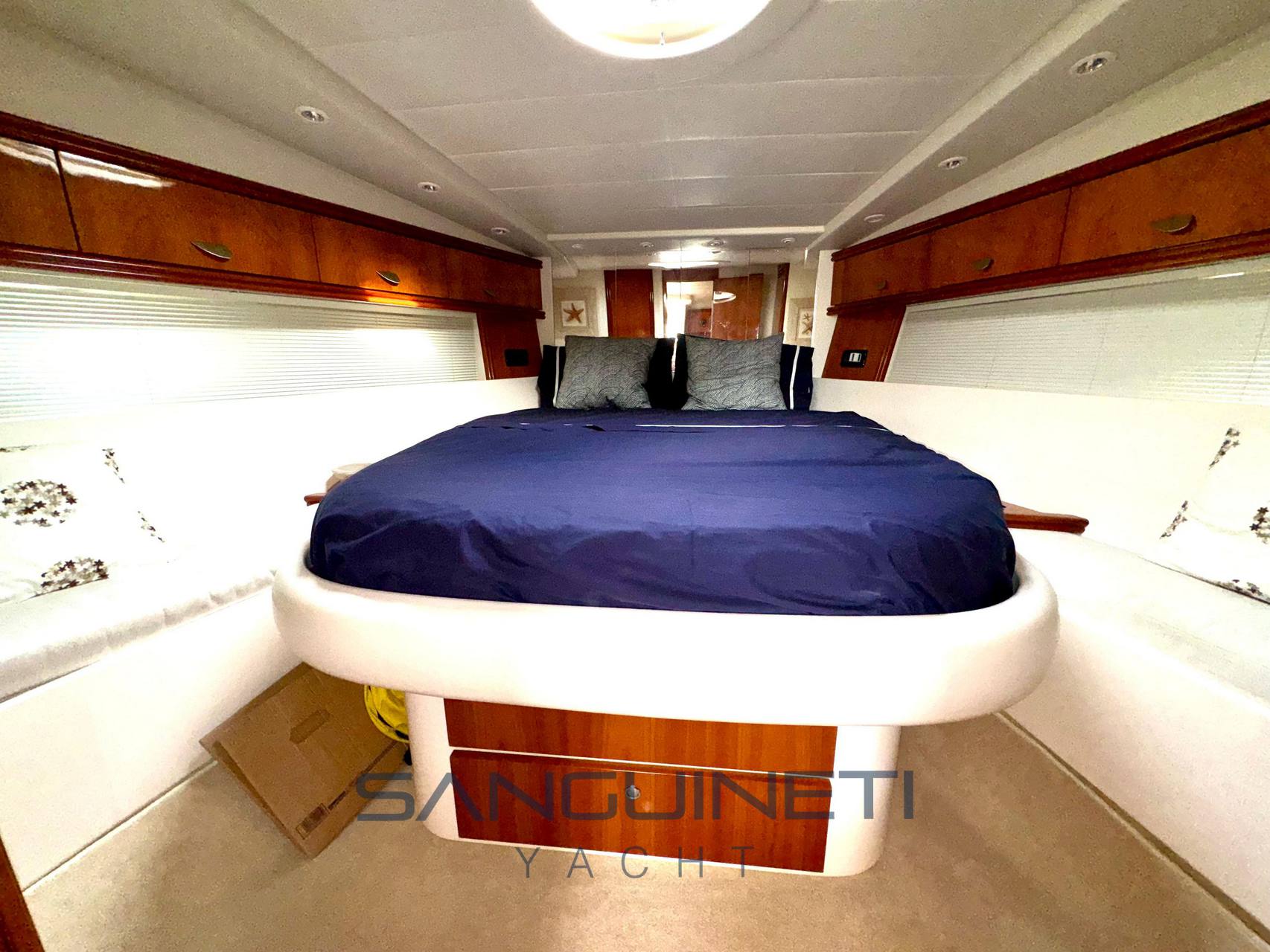 Pershing 45 Express cruiser