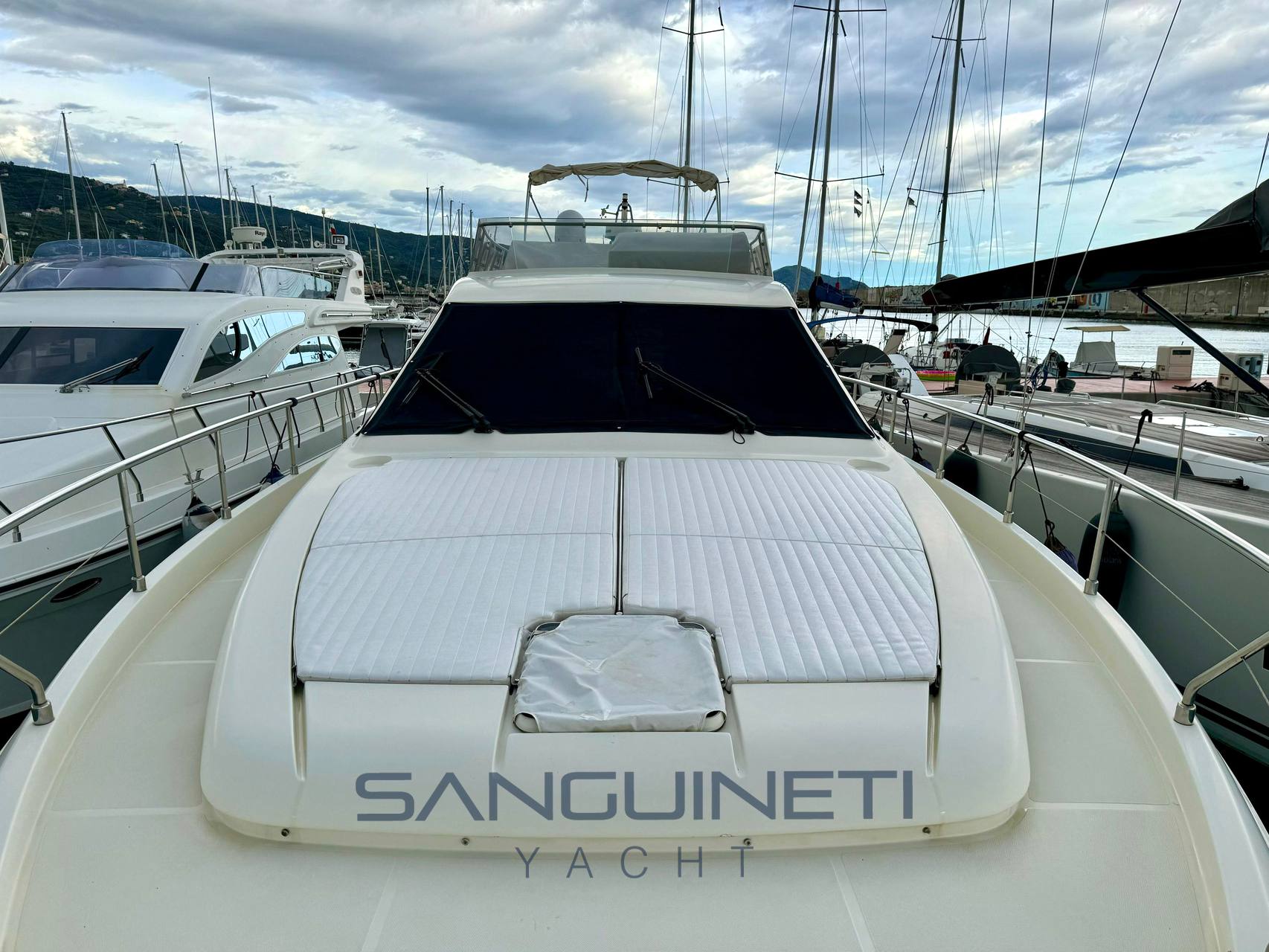 Ferretti 53 используется