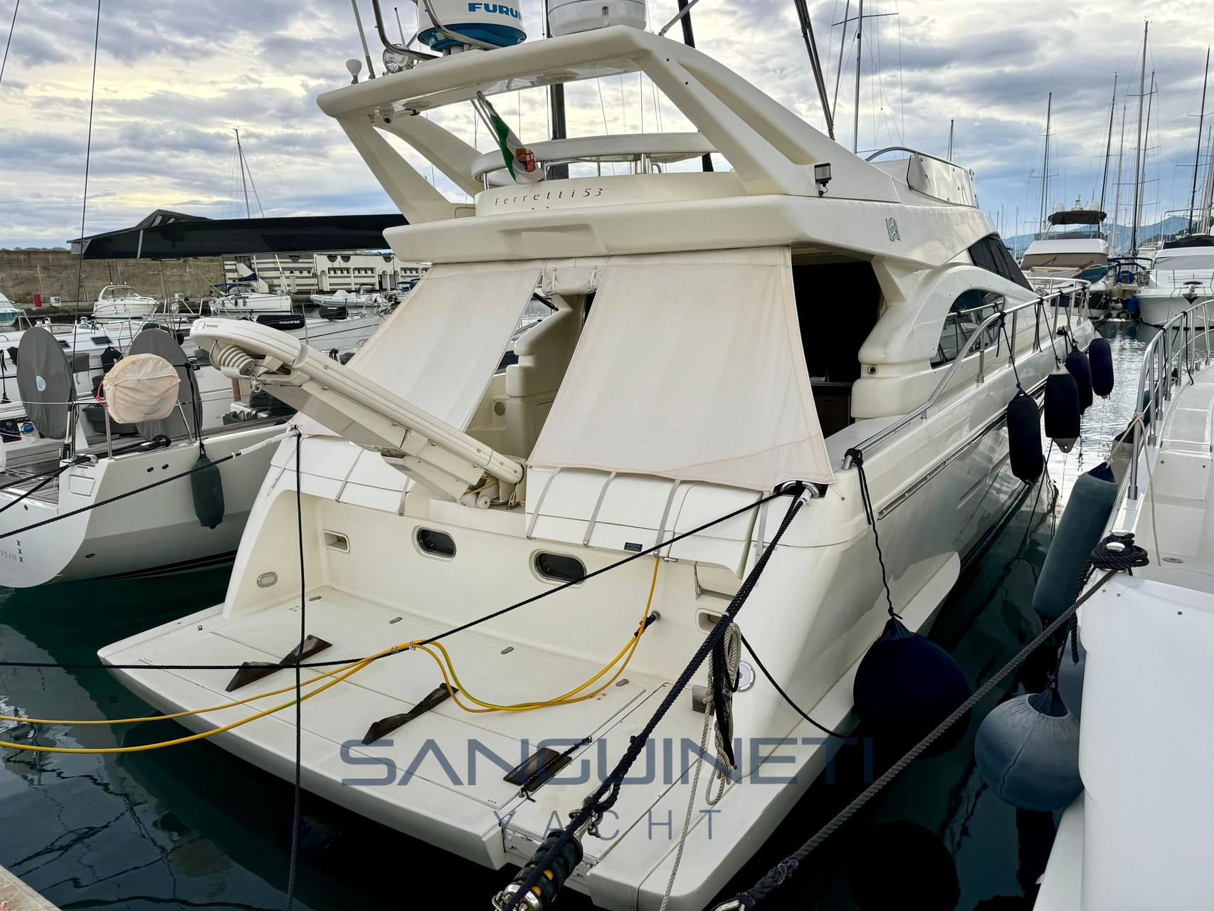 Ferretti 53 Barco de motor usado para venta