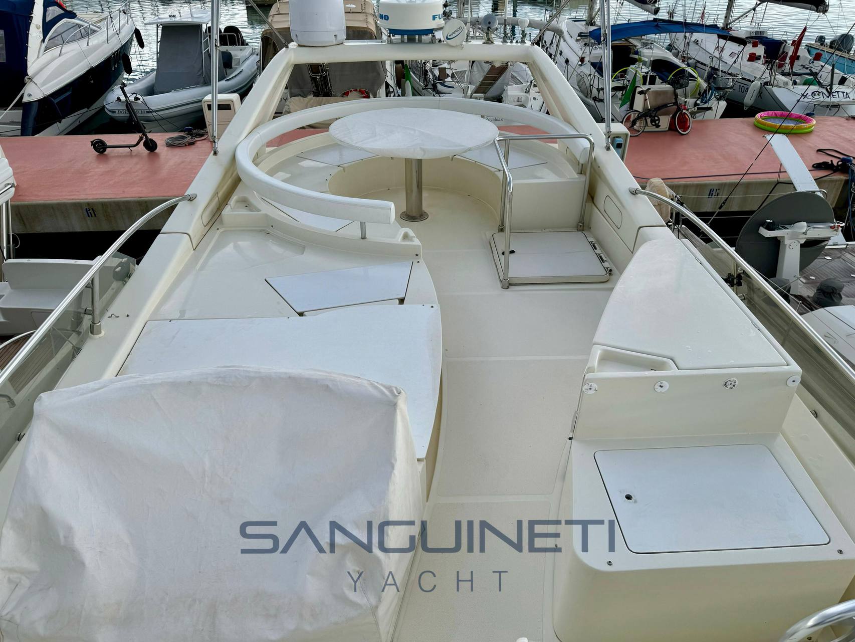 Ferretti 53 bateau à moteur